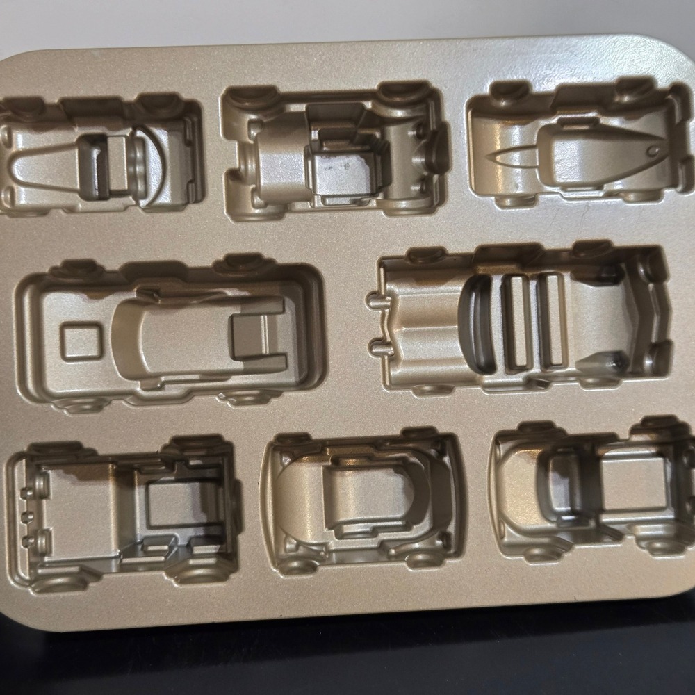 Nordic Ware Car Pan Gold Cast Aluminum sweet ride 8 Cavity Cake Mold 5 Cup USA - Picture 6 of 10